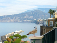 Ausblick auf Hafen und Vesuv