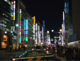 Ginza Straße bei Nacht